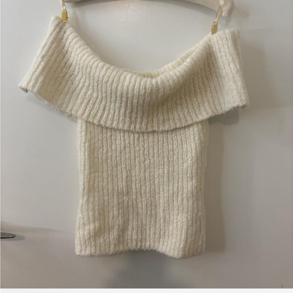 Reformation ‘Satine’ off the shoulder sweater ✨